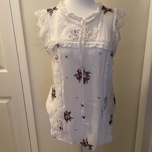 Pale Sky white floral top